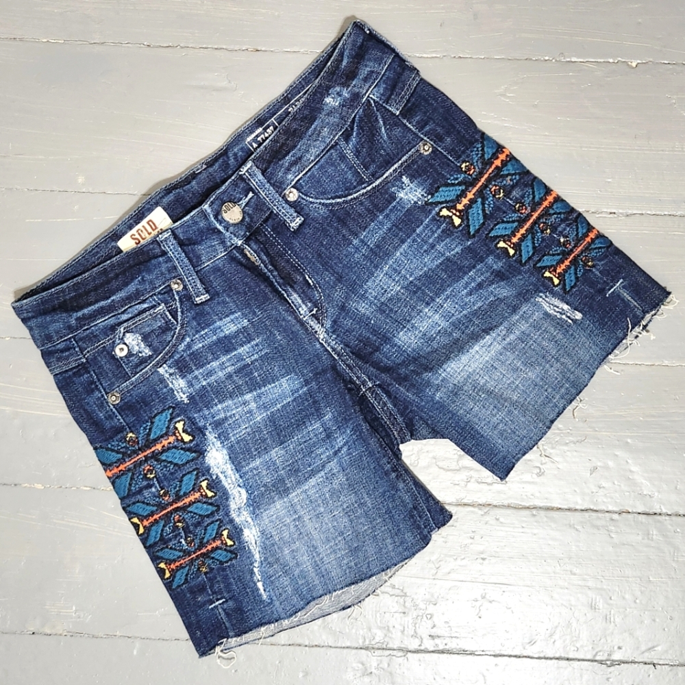 SOLD Design Lab Parkside Western Motif Embroidery Distressed Raw Hem Denim Short